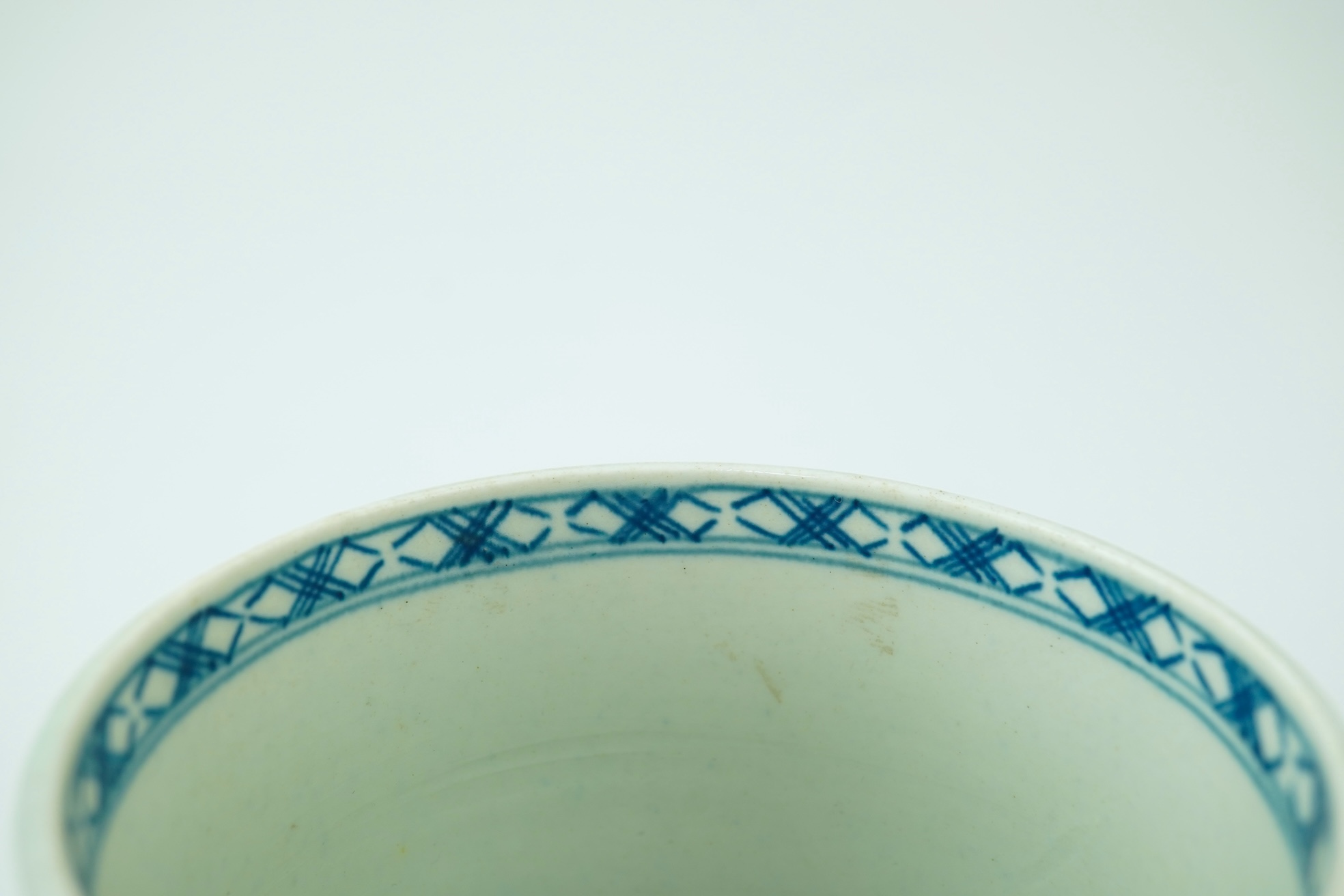 A Worcester blue and white Rock Strata Island cylindrical mug, c.1770